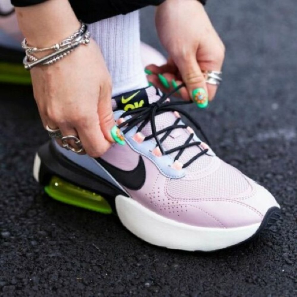 Nike Air Max women’s Verona Plum Chalk Black Ghost White size 11